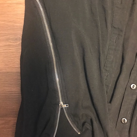 Button down collared shirt with zippers - Picture 4 of 7